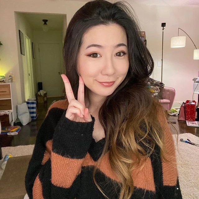 Fuslie Age, Twitch, Height, Boyfriend, Parents, Net Worth & FAQs 1 Fuslie Twitch streamer