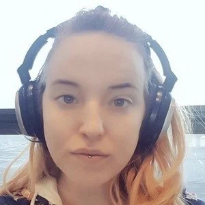 QueenE Age, Height, Wiki, Lifestyle, Personal Life & Facts 1 emily krumlinde biography